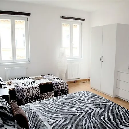 Apartment Riverside Bright And Space Prague
