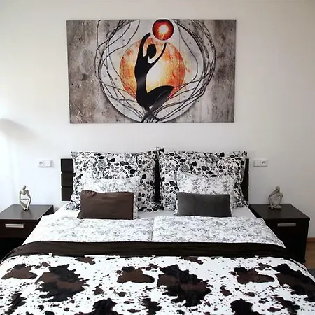 Riverside Bright And Space Apartment Prague